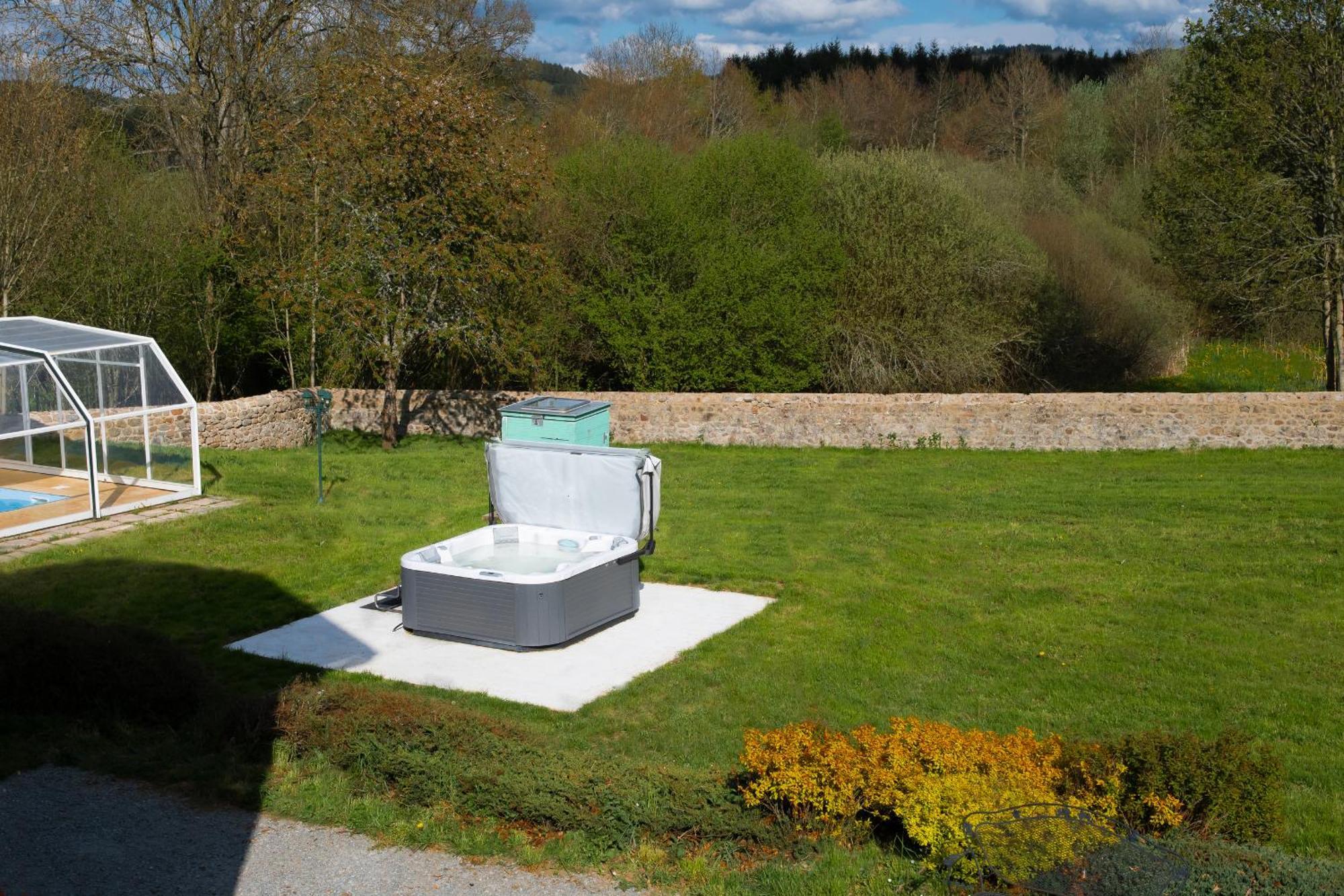 Chateau De Chazelpaud Saint-Bard Bagian luar foto