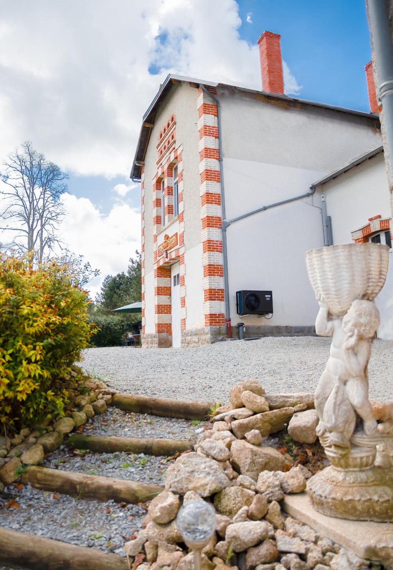Chateau De Chazelpaud Saint-Bard Bagian luar foto